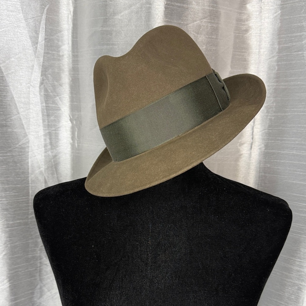 Dobbs Fifth Avenue Jet 707 Willow Brown Felt Fedora Hat 7 1/8 Green Ribbon Oval